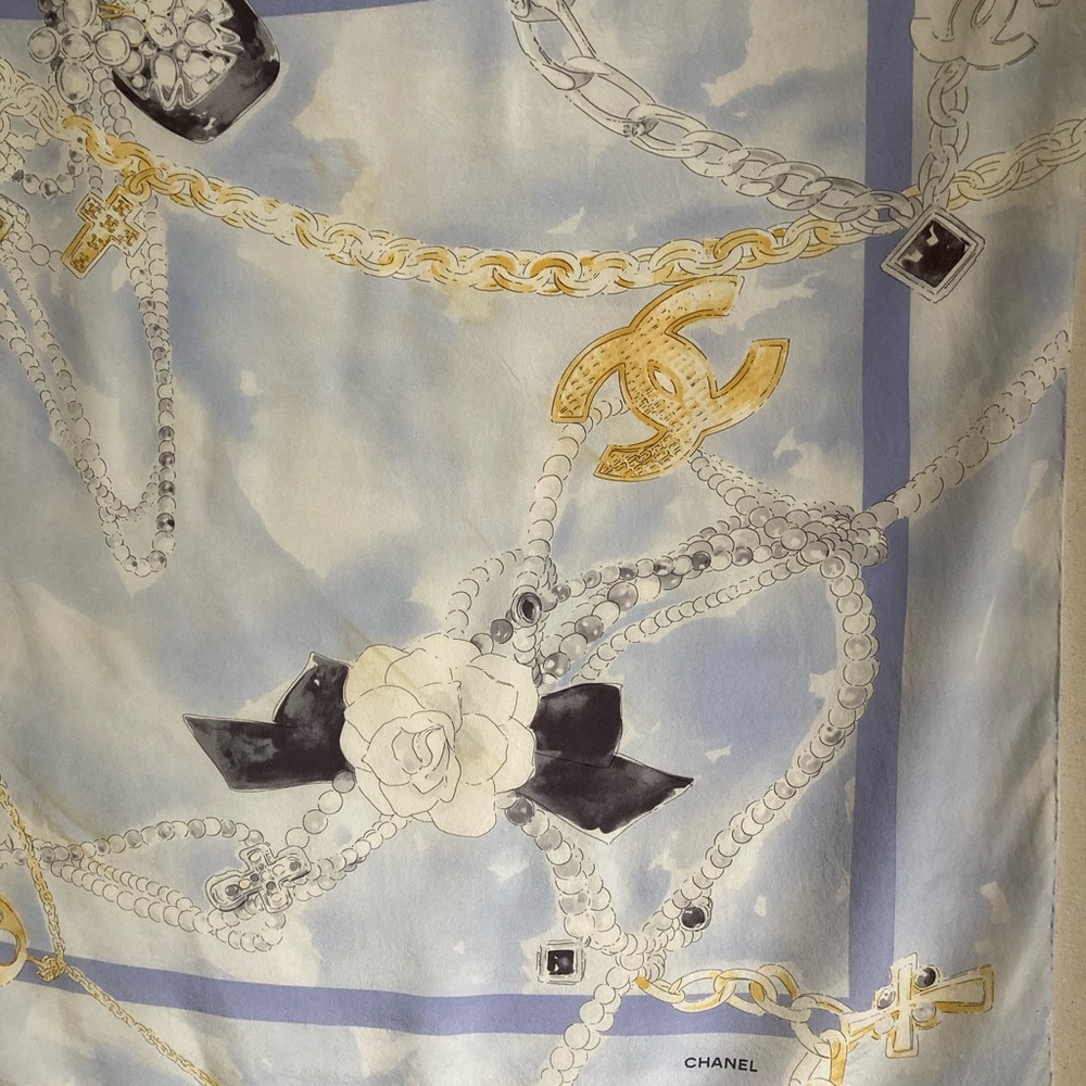 Chanel vintage silk scarf 32” square